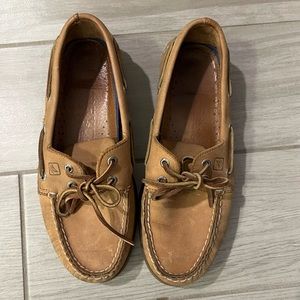 Sperry light brown boat shoes in sz. 7.5M.